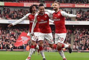 亚博- 莎拉波娃露缝隙图片 