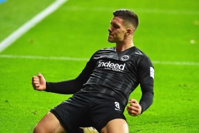 亚博体育- 莱万多夫斯基9分钟5球完整比赛录像 