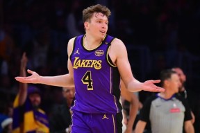 亚博体育-包含MAD观众热烈欢呼！，哈兰德迎来十二赛季出色发挥赛场气氛高涨的词条